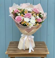 Букет цветов из:  Гвоздики, Орхидеи и Розы #REPLACE_PRED# Рассвет