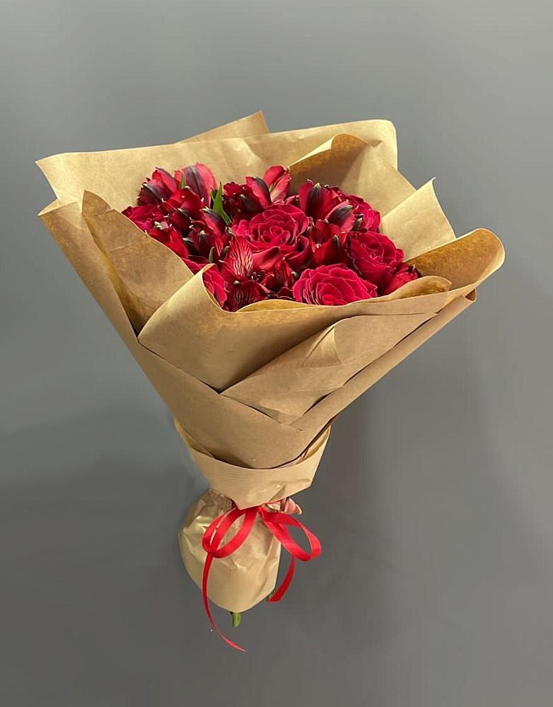 Букет цветов из: Альстромерии и Розы в Рассвет