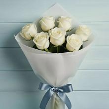 Букет 7 Белых роз Эдлесс Лав в Рассвет