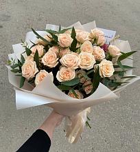 Букет Кремовые розы Латте в Рассвет