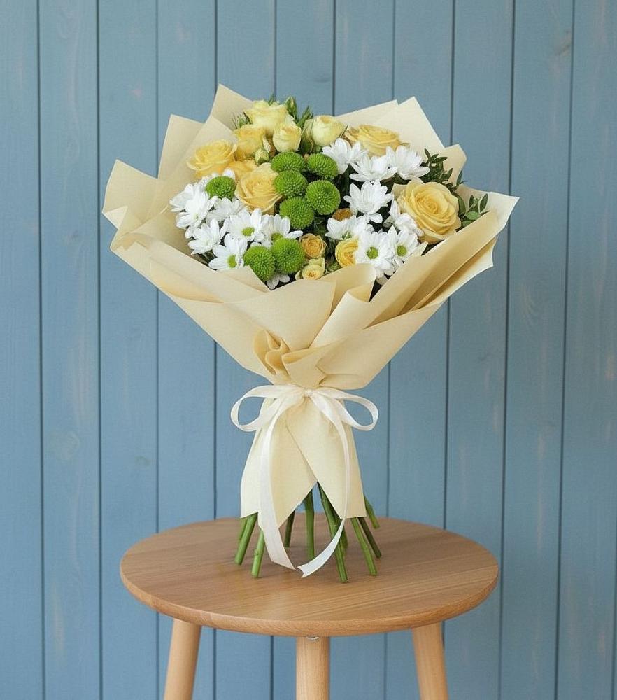 Букет цветов из: Хризантемы и Розы в Рассвет