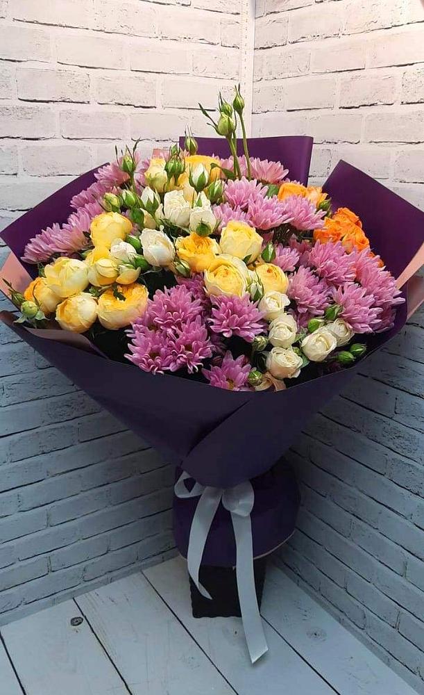 Букет цветов из: Хризантемы и Розы в Рассвет