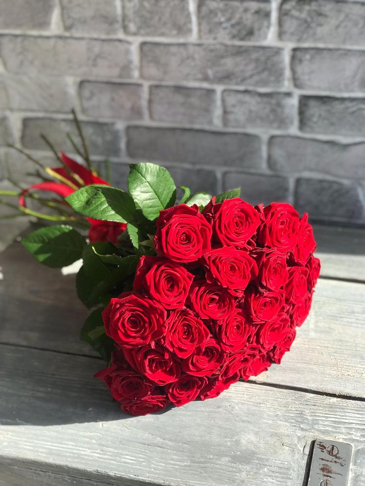 Букет Красные розы Фридом в Рассвет