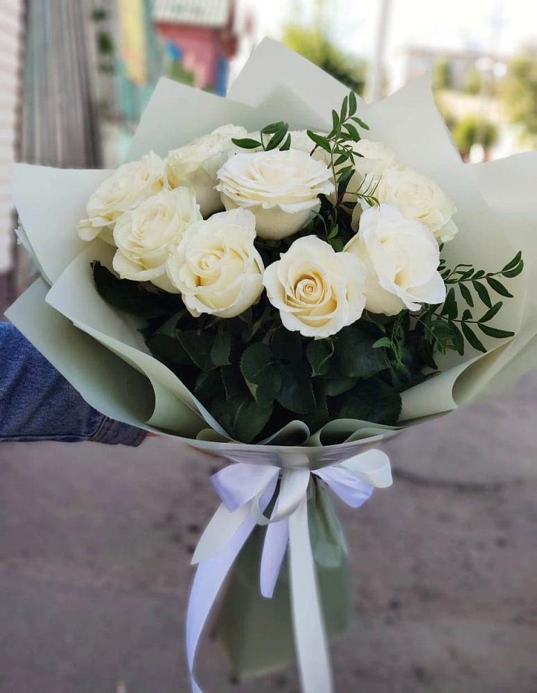 Букет Белые розы Проуд в Рассвет