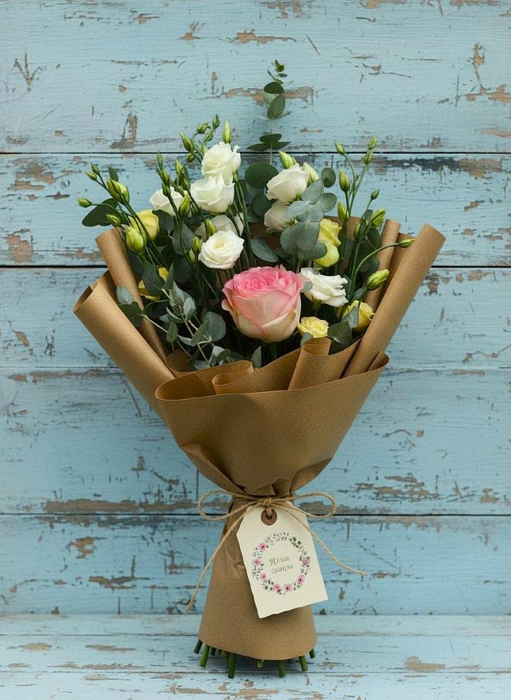 Букет цветов из: Розы и Лизиантусы в Рассвет