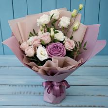 Букет цветов из:  Розы и Лизиантусы в Рассвет