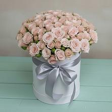 Цветочная композиция из Розы в шляпной коробке в Рассвет