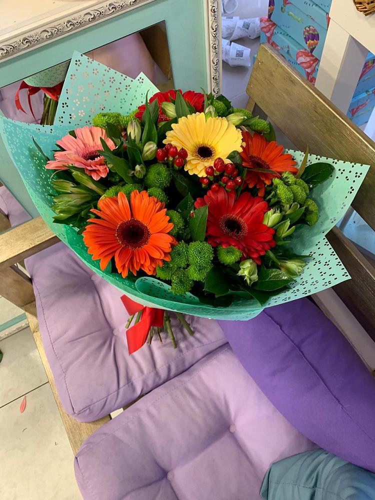 Букет цветов из: Герберы, Хризантемы и Альстромерии в Рассвет