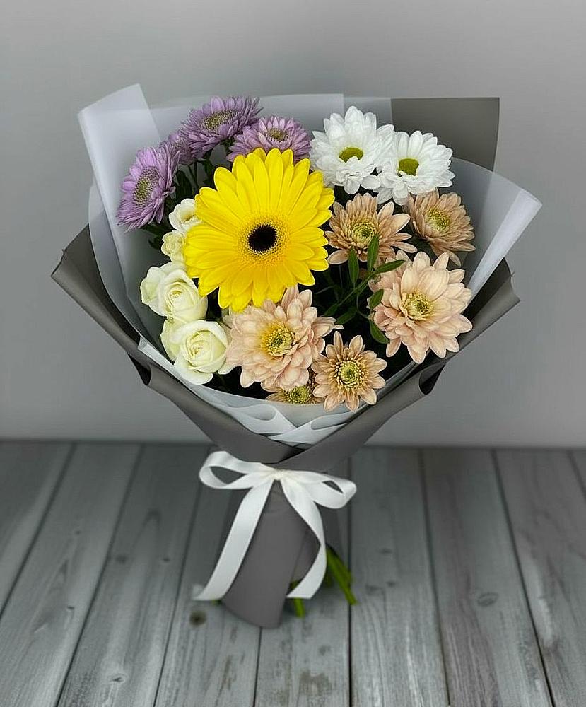 Букет цветов из: Розы, Герберы и Хризантемы в Рассвет