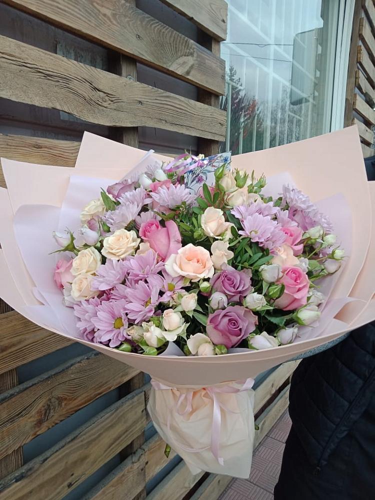 Букет цветов из: Розы и Хризантемы в Рассвет