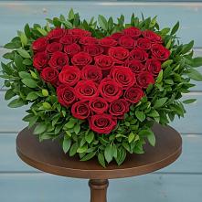 Цветочная композиция из Розы в виде сердца #REPLACE_PRED# Рассвет