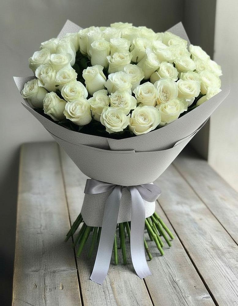 Букет 35 Белых роз в Рассвет