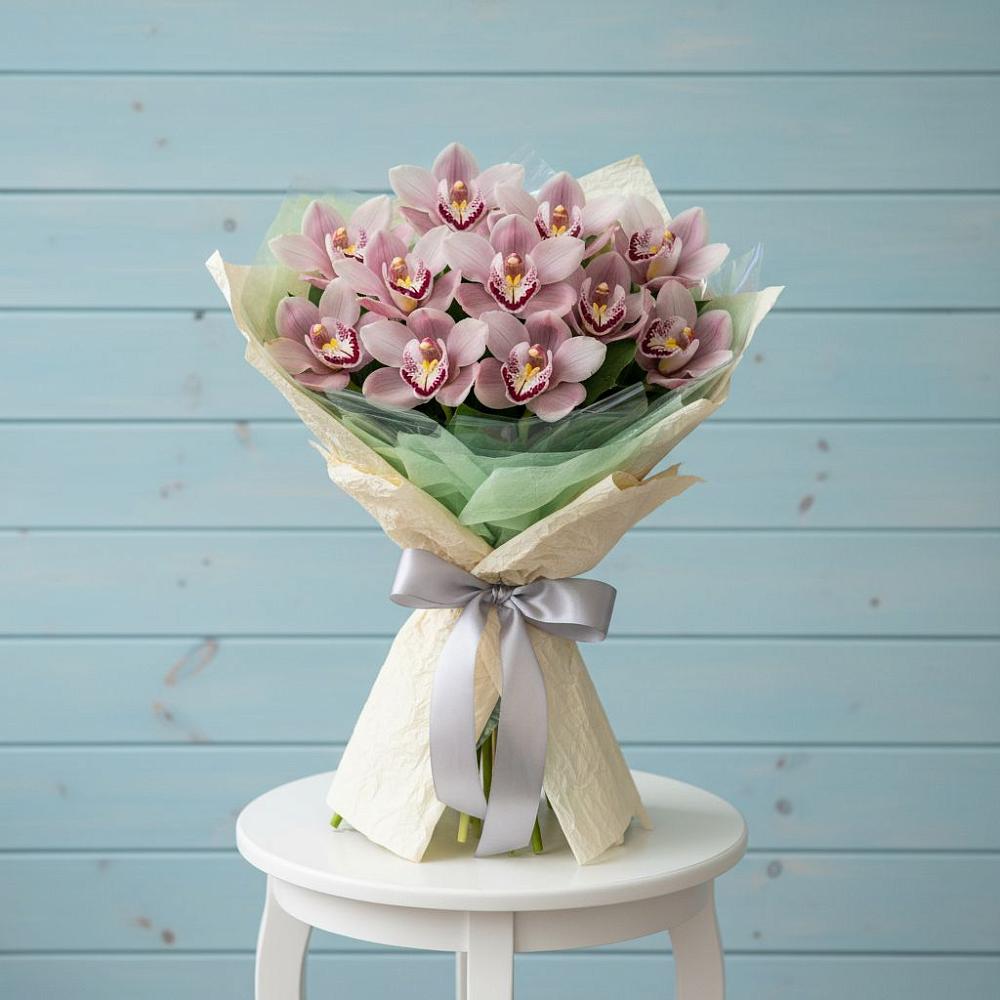 Букет цветов из: Орхидеи и Розы в Рассвет