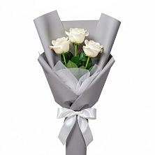Букет 3 белые розы в Рассвет
