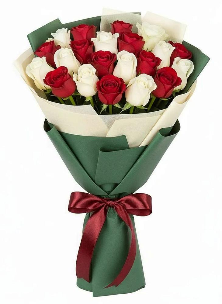 Букет Микс из красных и белых роз в Рассвет