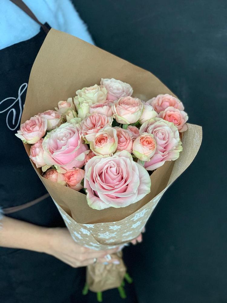 Букет цветов из: Хризантемы и Розы в Рассвет