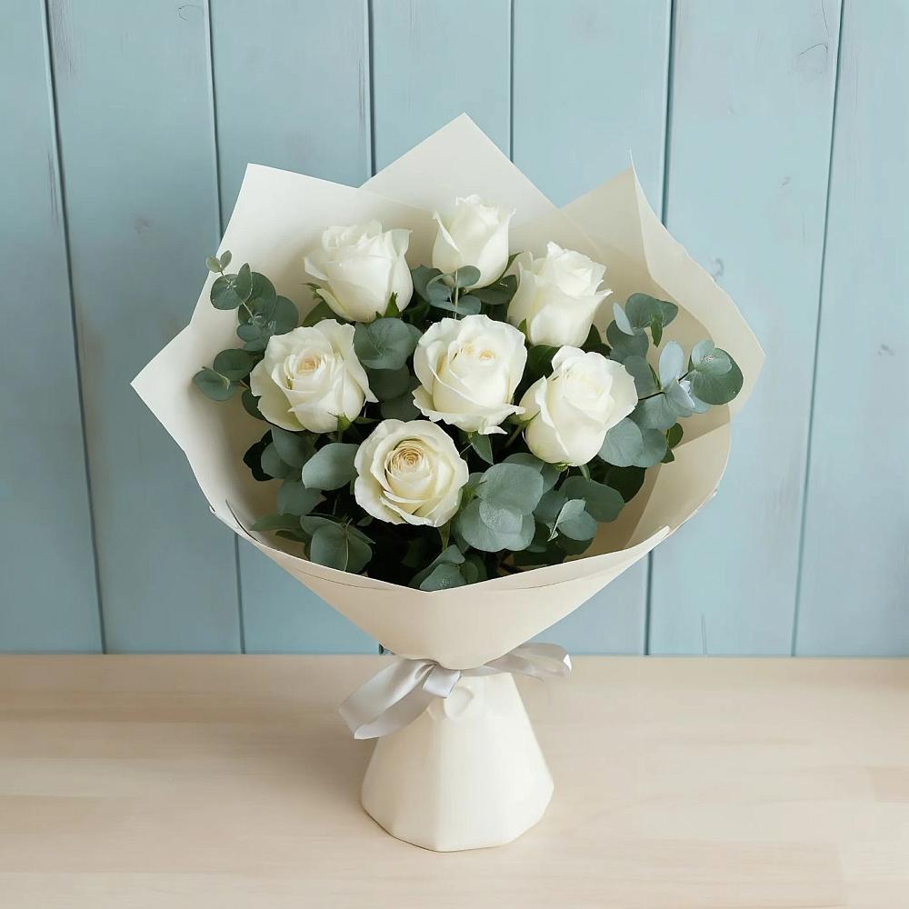 Букет Белые розы в Эвкалипте в Рассвет