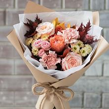 Букет цветов из:  Гвоздики, Хризантемы и Розы в Рассвет