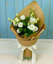 Букет цветов из:  Хризантемы и Лизиантусы в Рассвет