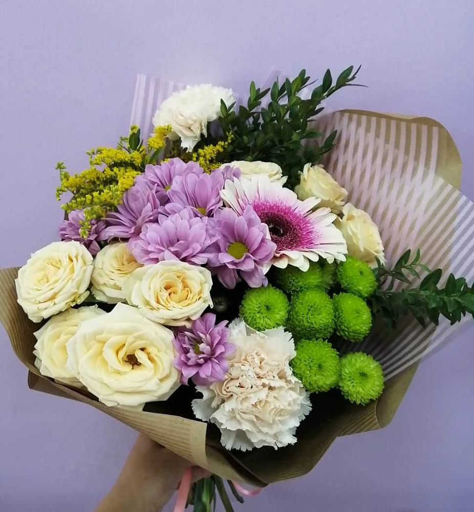 Букет цветов из: Хризантемы, Розы, Гвоздики и Герберы в Рассвет