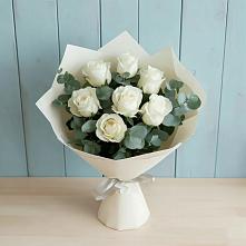 Букет Белые розы в Эвкалипте в Рассвет