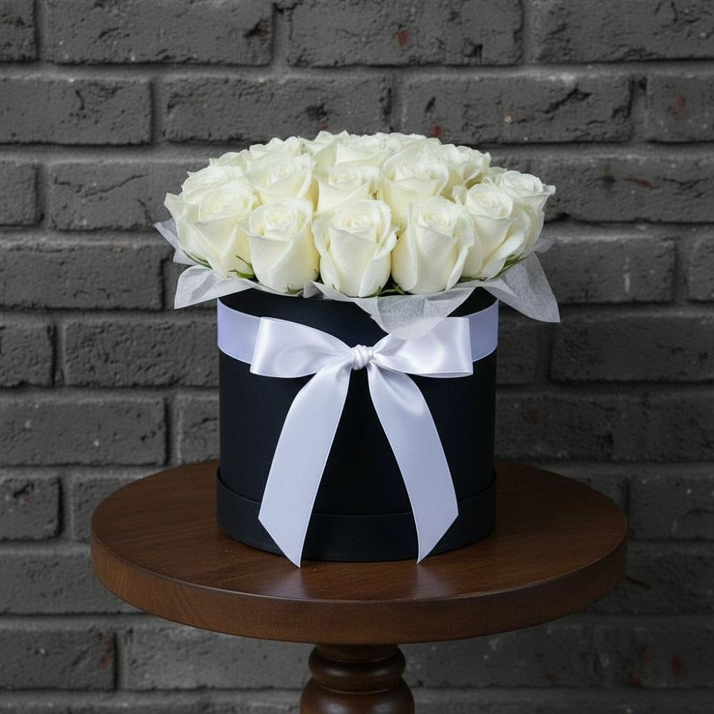 Цветочная композиция из Розы в шляпной коробке в Рассвет