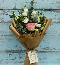 Букет цветов из:  Розы и Лизиантусы в Рассвет