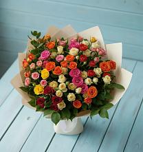 Букет Микс из разноцветных кустовых роз в Рассвет
