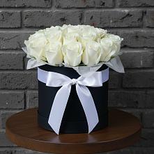 Цветочная композиция из Розы в шляпной коробке в Рассвет